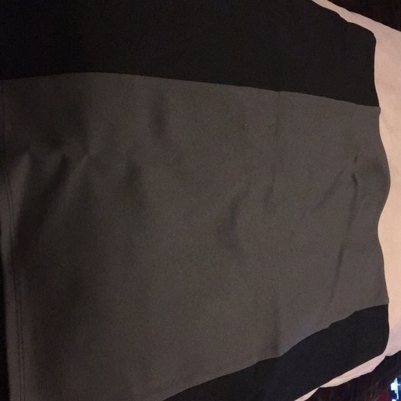 Black and Grey Fitted Skirt Never Worn - Picture 5 of 7